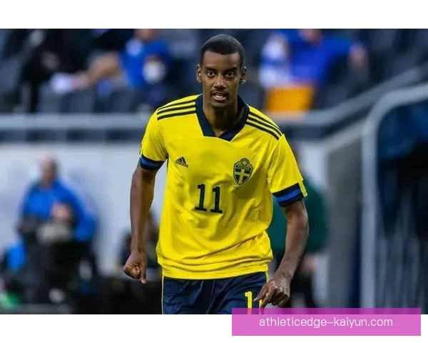 伊萨克在进攻体系中的适配状态逐渐增强，表现值得关注